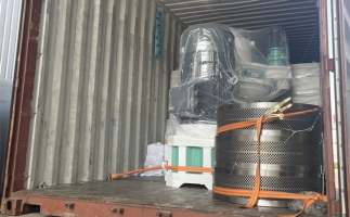 2套160kw鋸末顆粒機發(fā)往東南亞，生產線已裝車，準備發(fā)貨